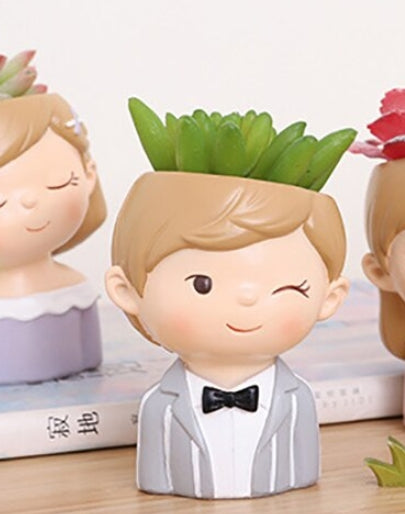 Suit Boy Pot (11cm H)